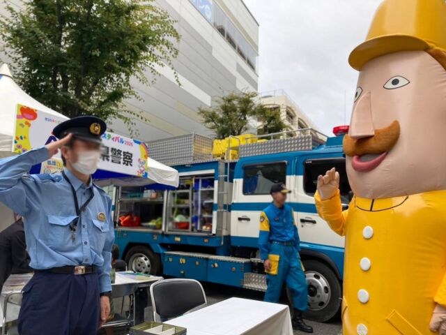本日モ警備オ疲レサマデス！